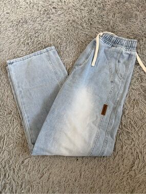 Relaxed Light Blue Men’s Denim Jogger Jeans with Drawstring Waist